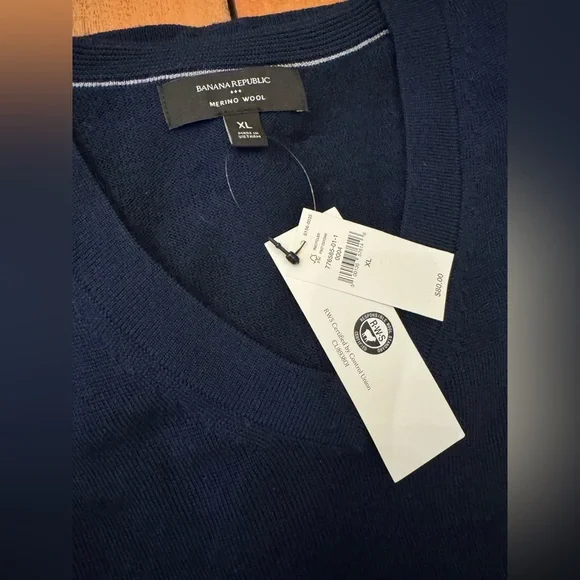 Banana Republic Men's Deep Blue V-Neck Sweater MERINO WOOL Size XL NWT - Picture 5 of 6
